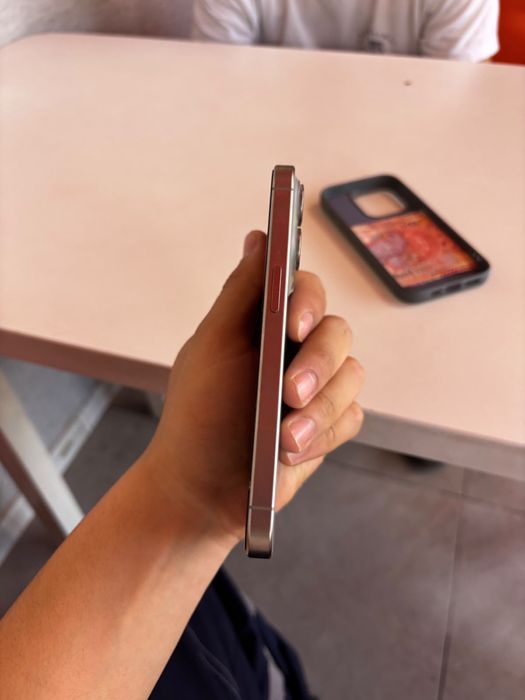 Продам Iphone 15 pro