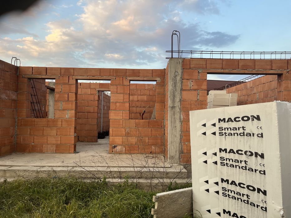 Teren 500 mp + fundație și zidărie + proiect casă 100 mp | Toate utilitățile | Pădureni