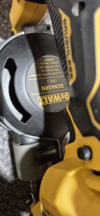 Dewalt pistol de cuie pe acumulator
