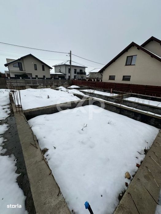 Teren 445 cu fundatie de casa mare + o Casuta locuibila moderna de 2 c