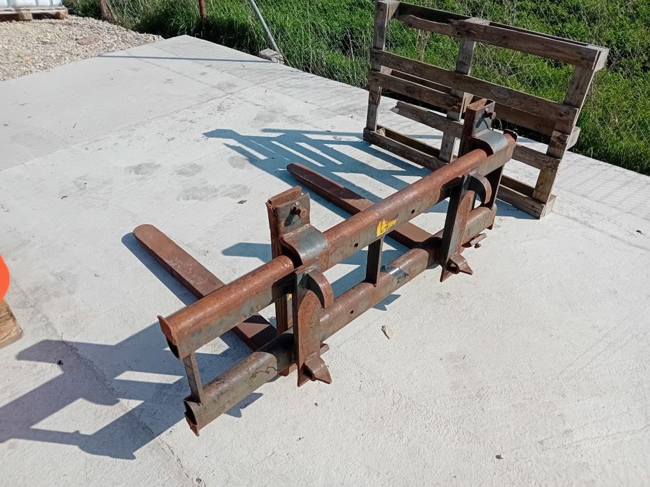 Furci cu cadru pentru incarcator vola tractor