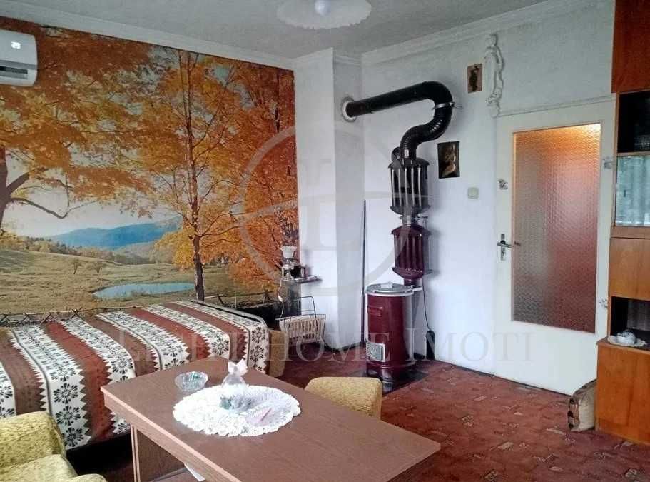 Реф. 856 Четиристаен Прослав