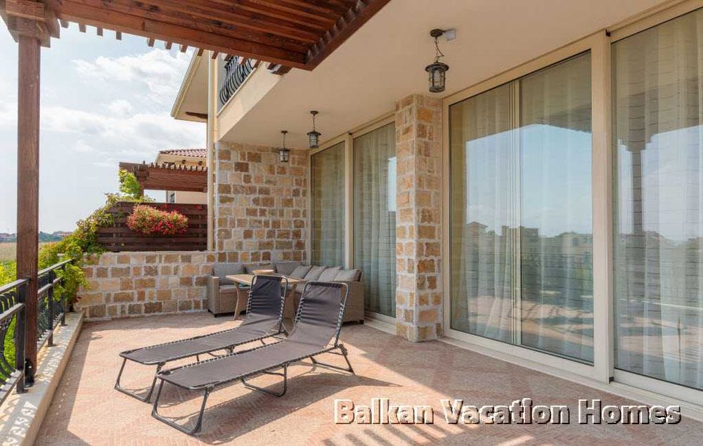 Луксозна вила с 5 спални на брега на морето в Лозенец