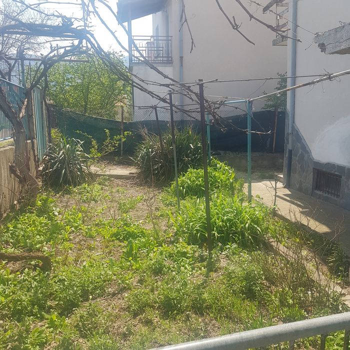 Продава къща в с Крайници общ.Дупница