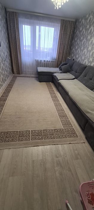 Продаю квартиру 8-й микрорайон  11 дом