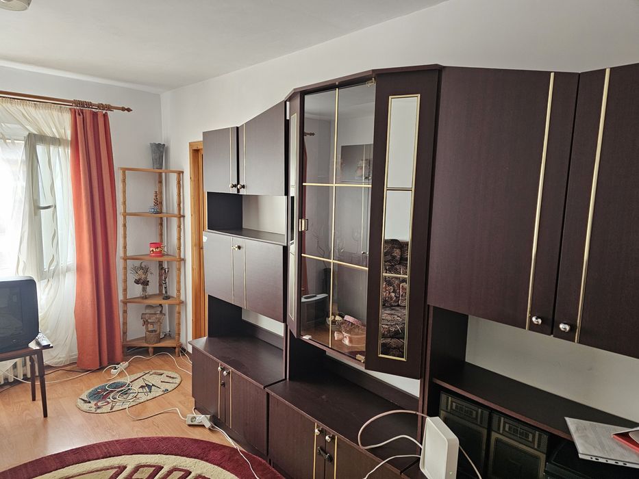 Apartament 2 camere decomandat de închiriat