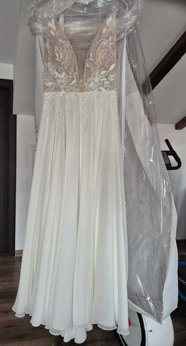 Vand rochie de mireasa