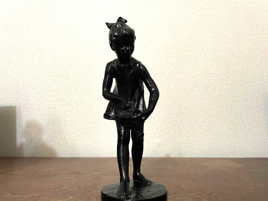 Касли Девочка с лейкой Редкая