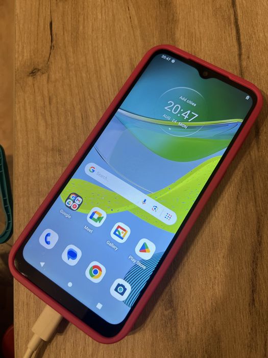 Vând Motorola E13