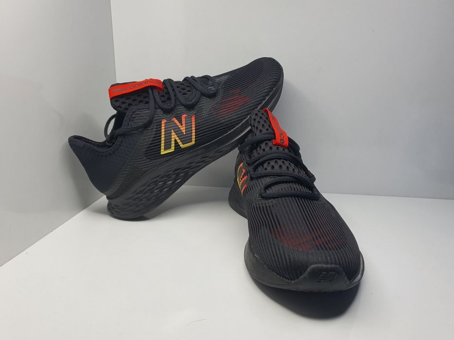 Маратонки New Balance Roav

Чисто нови с кутия 

Размер 42 стелка 26.5