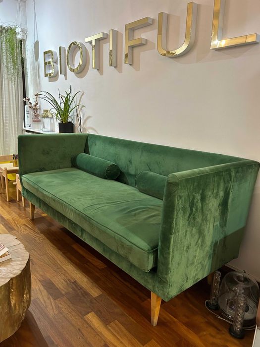 Canapea verde din catifea