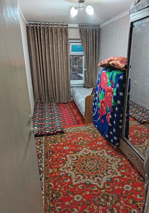 ЗУДЛИК БИЛАН.УЙ СОТИЛАДИ  1-мик 2-х 2-этаж 4-этажли гиштли уртада жойл