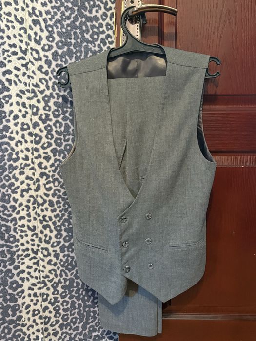 Костюм хорошего качества