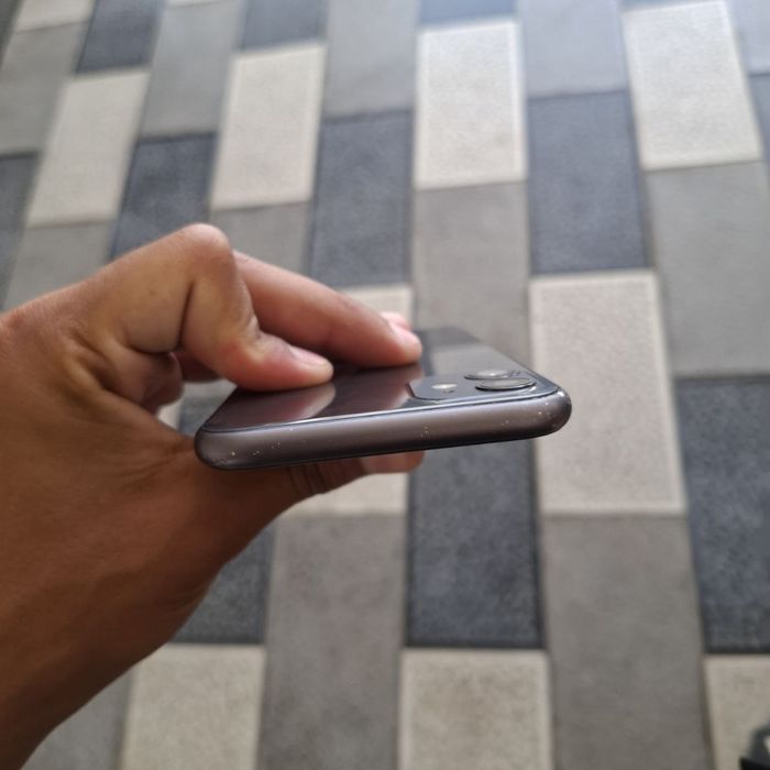 Iphone 11 qora 64tali