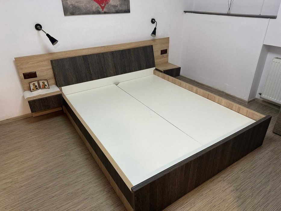 Pat dormitor cu noptiere incorporate