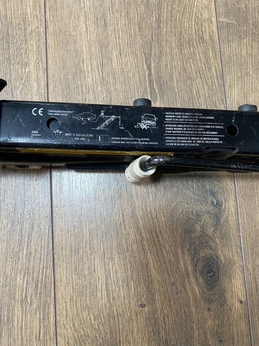 Домкрат БМВ, подходит для многих авто