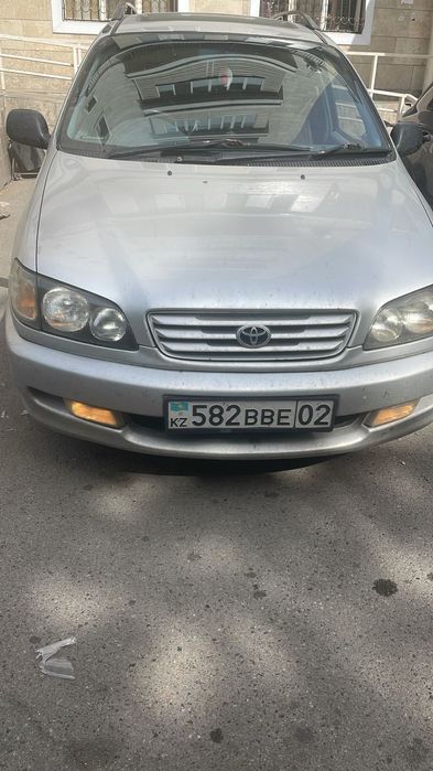 Авто машина тойота ипсум