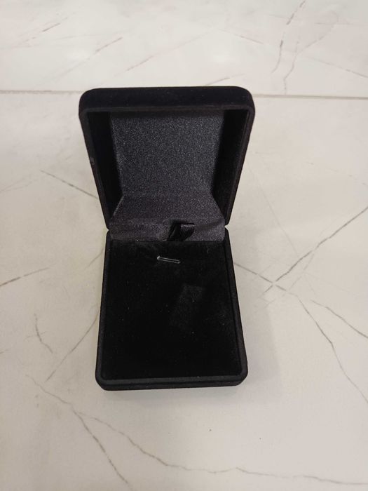 Кутия за колие, огърлица, бижута