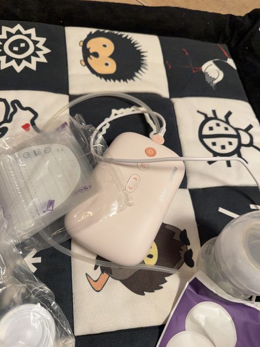 Pompa de san Philips Avent model din seria SCF395 (Natural Motion)