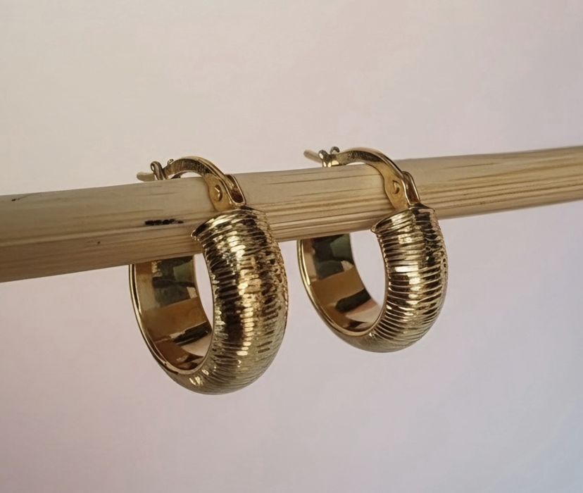 Красивые серьги-кольца из золота