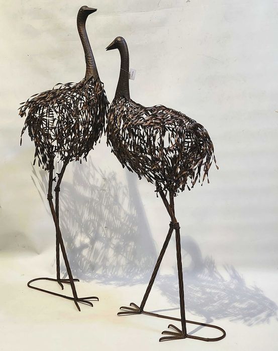 Комплект метални скулптури „Ему“