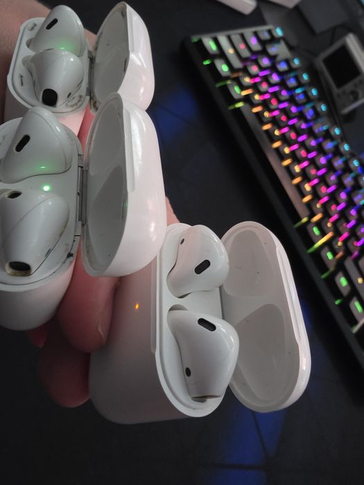 Lot Apple Airpods