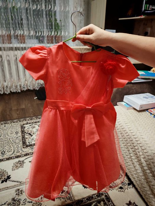 Продам платья детские б/у