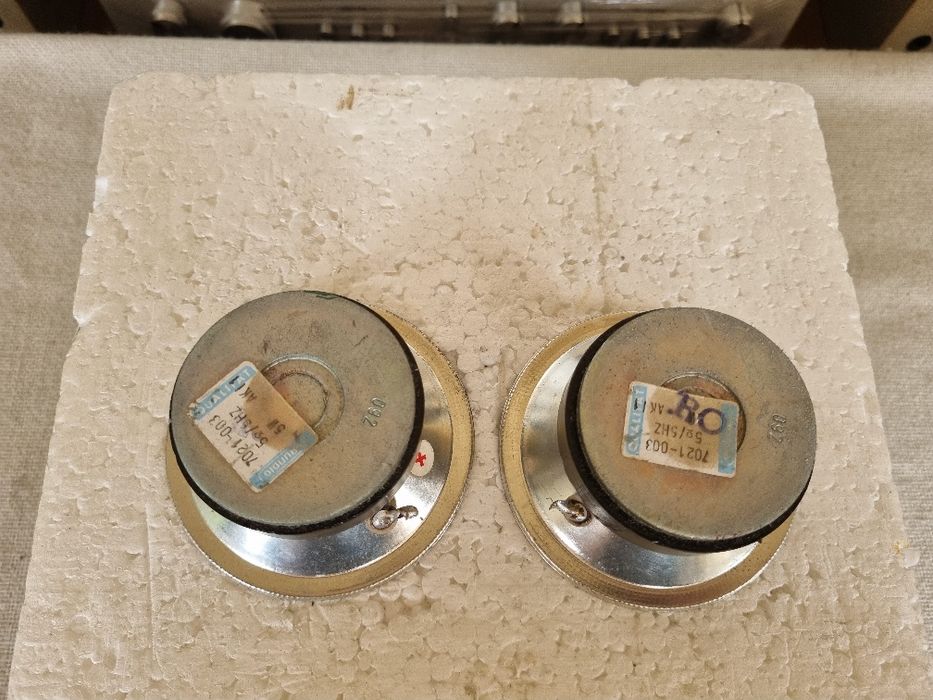 Set Difuzoare Medii Grundig. 4 ohms, 10 watts, 8,9 cm. Impecabile.