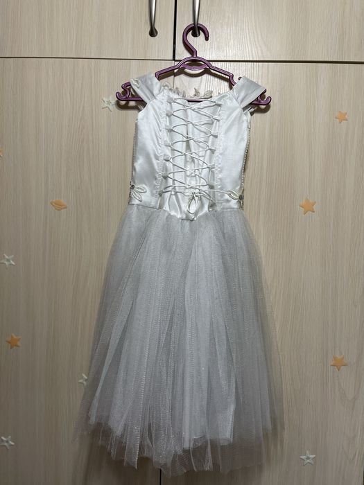 Платье нарядное белое на девочку