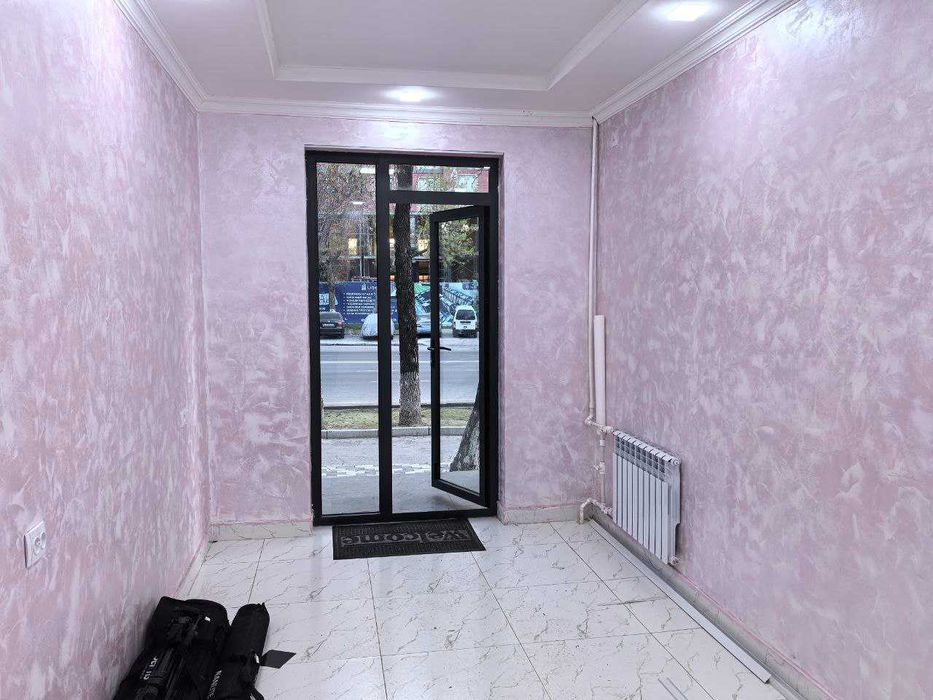 Продается нежилое помещение в Чиланзаре, вдоль дороги 75м2,