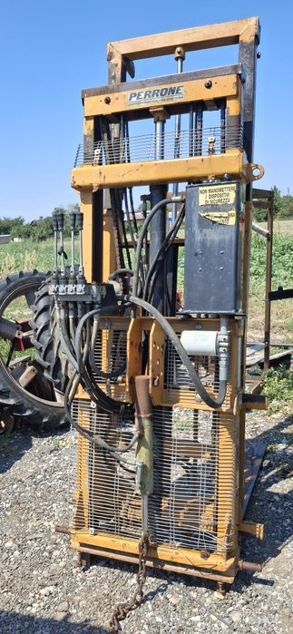 Lift hidraulic tractor agricol