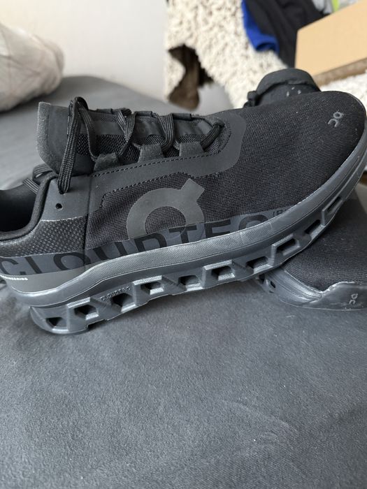 Vand adidasi on running