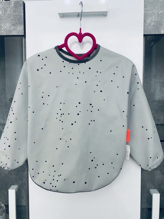 Детска престилка за хранене и игри