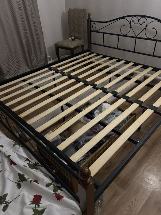 Кровать двухспальная