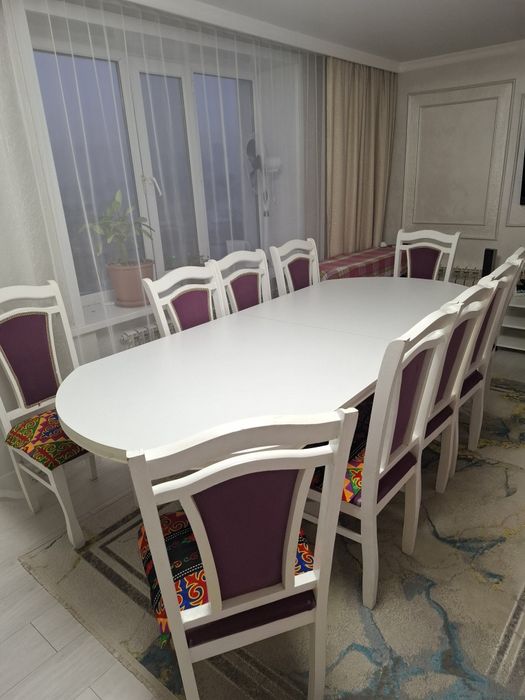 Стол с 11 стульями