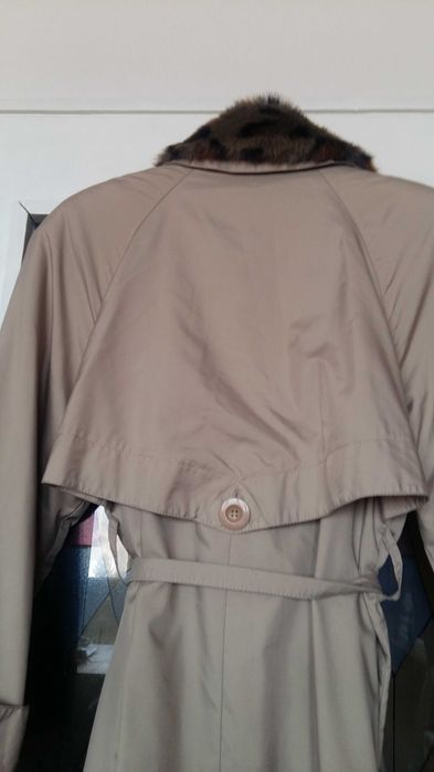 Дамски тренч с еко яка