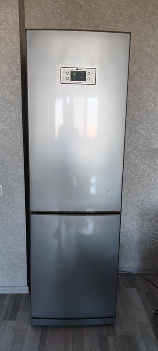 Холодильник LG в хорошем состоянии