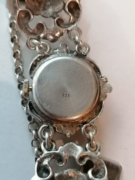 Сребърен дамски часовник работещ