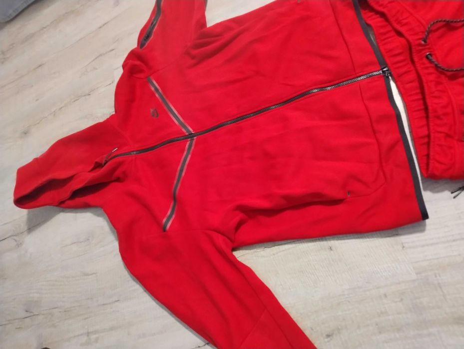 Nike tech fleece roșu