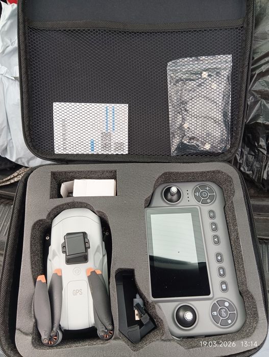 Дрон закупен наскоро ползван два три пъти с три батерйй по 3000ма.