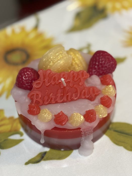 Позлатена ароматна свещ “Happy birthday”