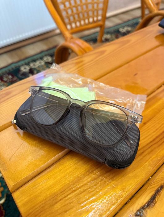 Quyoshda qorayadigan xameleon ochki