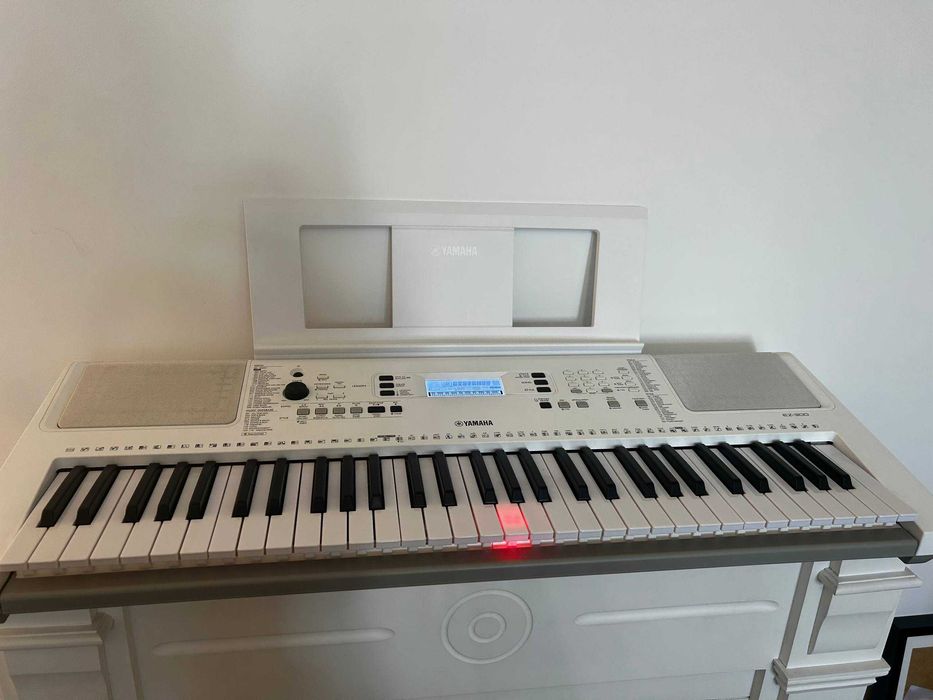 Yamaha EZ-300 + pedală sustain JOYO JSP-10