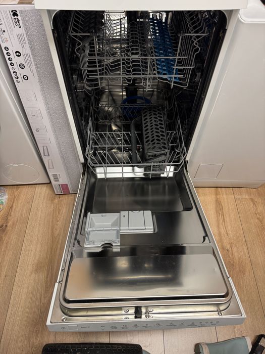 Продавам съдомиална Electrolux ESF4661ROW