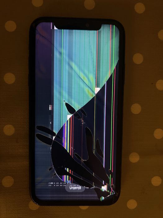 Iphone 11 cu displayul spart fara icloud pentru piese