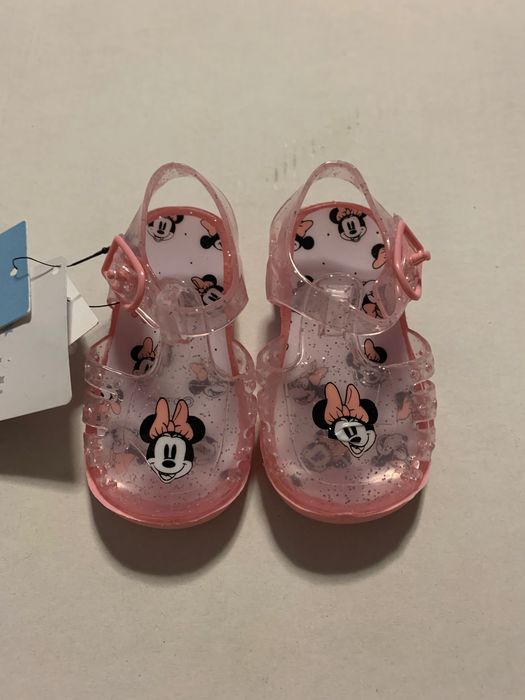 Бебешки сандалки за момие