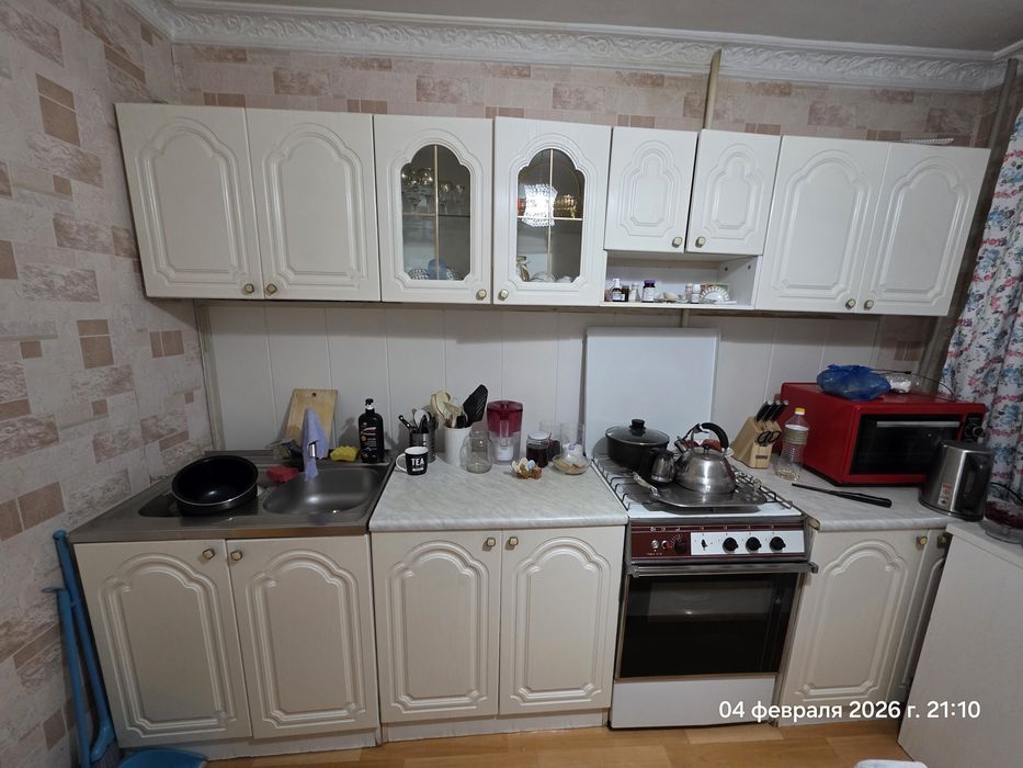 Продам кухонный гарнитур, уголок, прихожую и стиралку