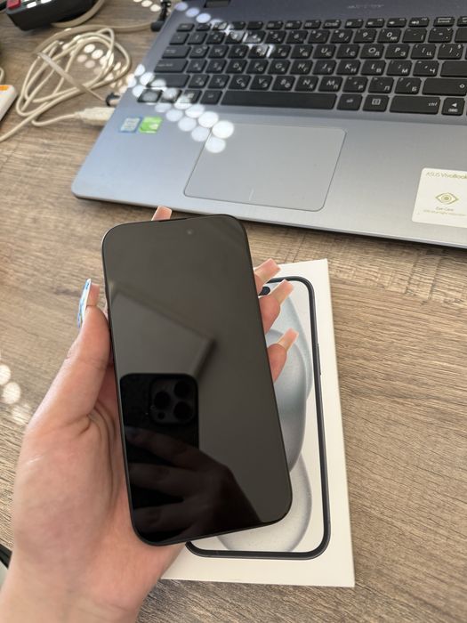 Продавам iphone 15 black