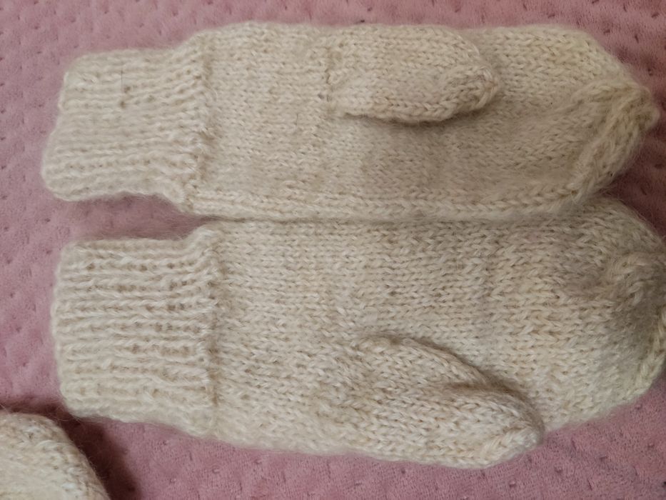 Продам варежки вязанные