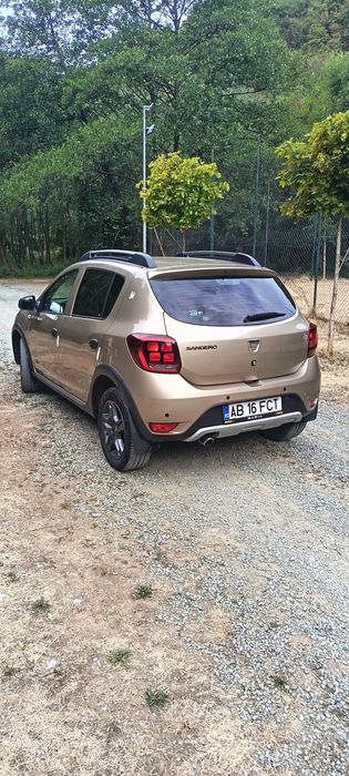 Vînd Sandero stepay an 2020-- benzină cu turbo .